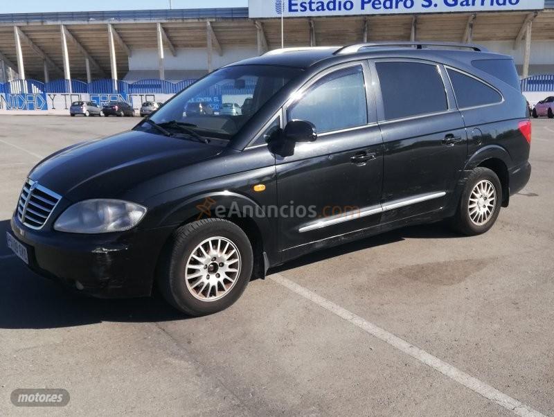 Ssangyong Rodius Premium de 2009 con 208.000 Km por 4.500 EUR. en Cadiz