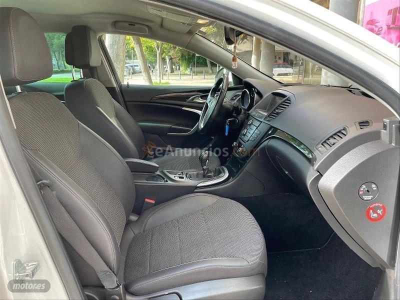 Opel Insignia Sports Tourer 2.0 CDTI SS 130 Selective de 2011 con 110.000 Km por 9.790 EUR. en Barcelona