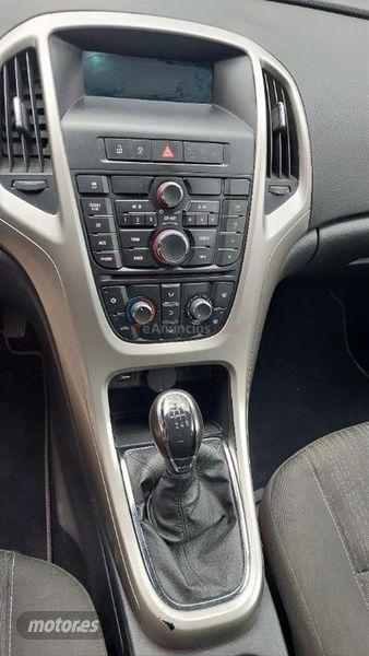 Opel Astra 1.7 CDTi 110 CV Selective ST de 2012 con 220.000 Km por 6.500 EUR. en Barcelona