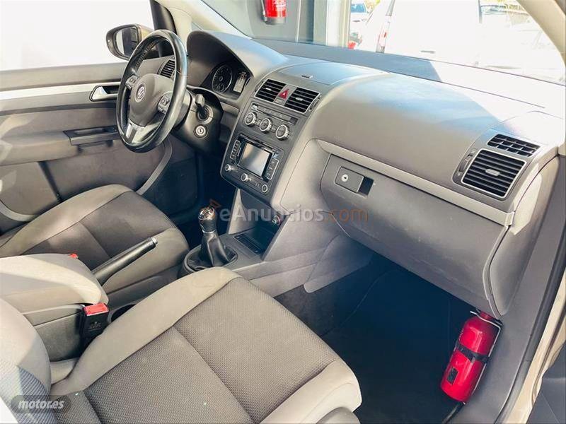 Volkswagen Touran 1.6 TDI 105cv Business de 2014 con 156.535 Km por 13.990 EUR. en Alicante