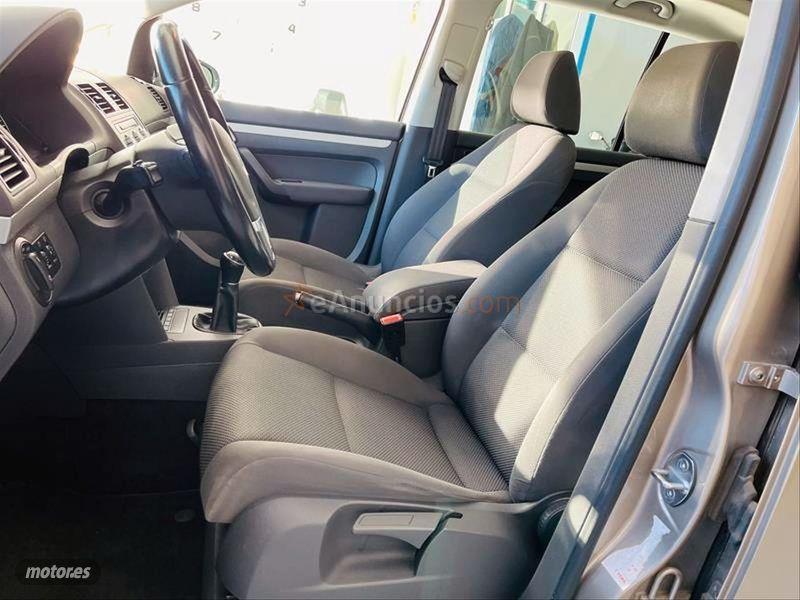 Volkswagen Touran 1.6 TDI 105cv Business de 2014 con 156.535 Km por 13.990 EUR. en Alicante