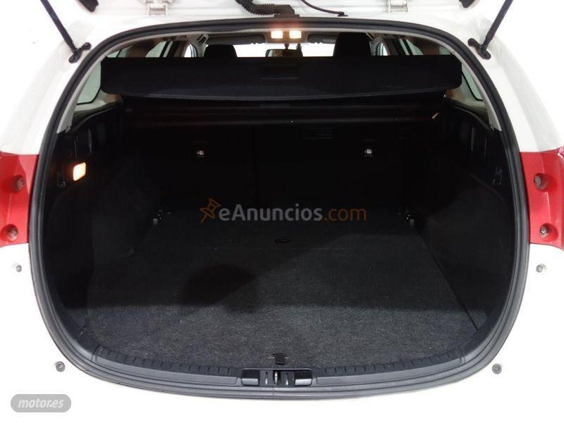 Toyota Auris 1.8 140H Active Touring Sports de 2016 con 111.610 Km por 13.500 EUR. en Madrid