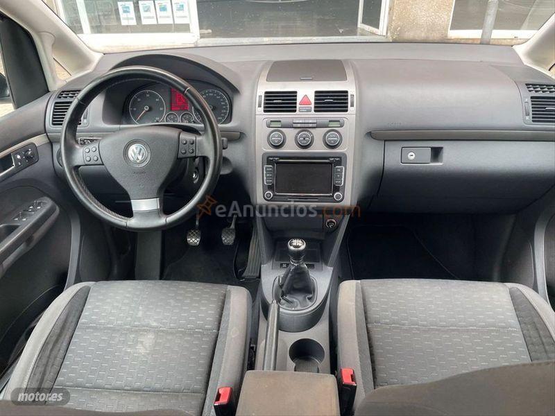 Volkswagen Touran 2.0 TDI 140cv Highline de 2009 con 260.000 Km por 5.900 EUR. en Barcelona