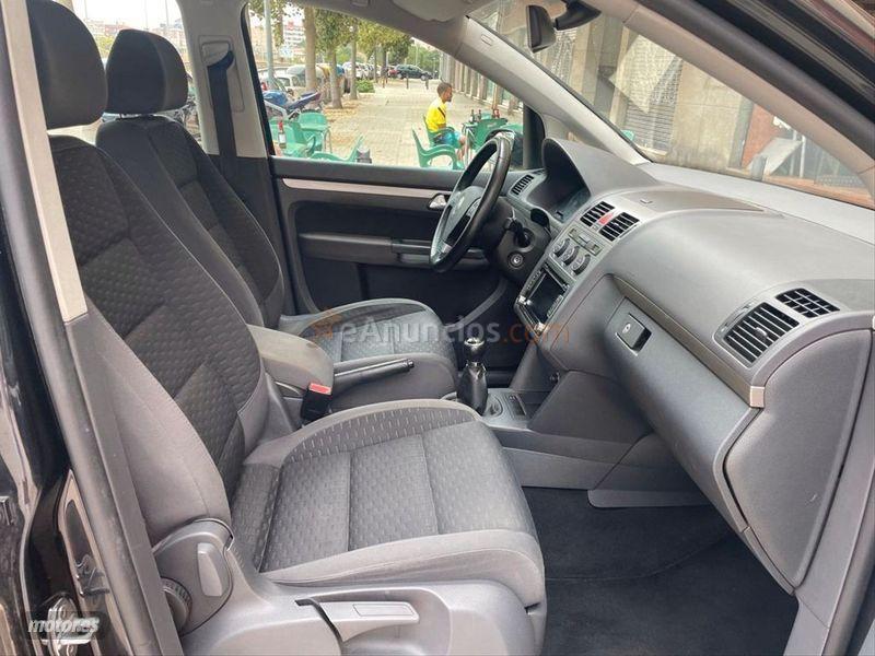 Volkswagen Touran 2.0 TDI 140cv Highline de 2009 con 260.000 Km por 5.900 EUR. en Barcelona