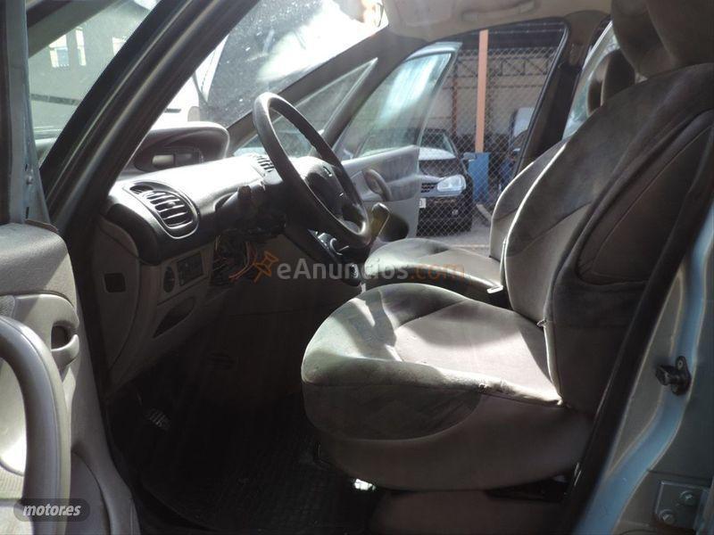 Citroen Xsara Picasso 2.0 HDI de 2002 con 233.000 Km por 2.200 EUR. en Badajoz