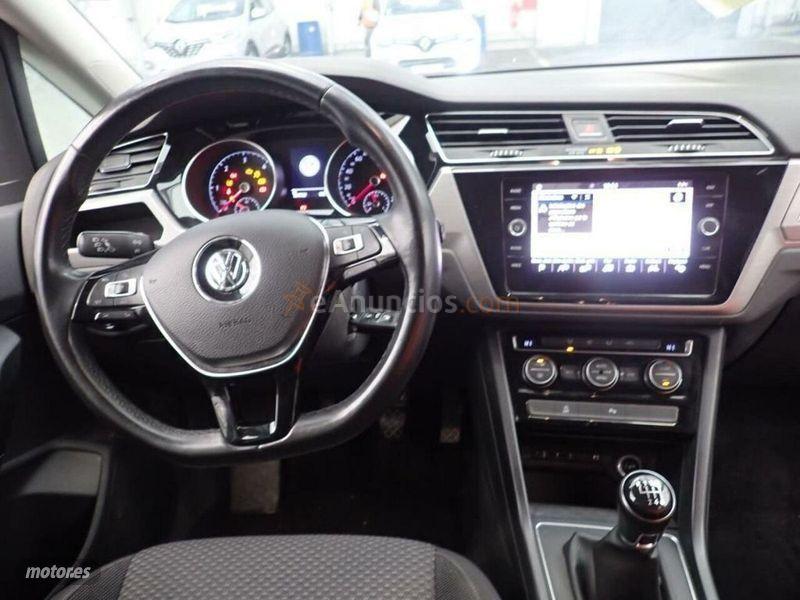 Volkswagen Touran Sport 2.0 TDI 110kW 150CV de 2017 con 124.722 Km por 21.790 EUR. en Madrid