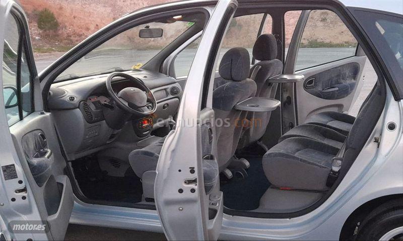 Renault Megane SCENIC PRIVILEGE 1.6 16V de 2001 con 201.003 Km por 1.750 EUR. en Madrid