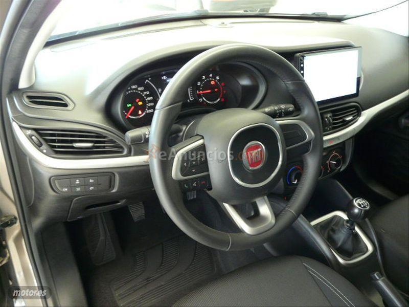 Fiat Tipo 1.4 16v Lounge 70kW 95CV gasolina SW de 2017 con 32.000 Km por 11.899 EUR. en Malaga