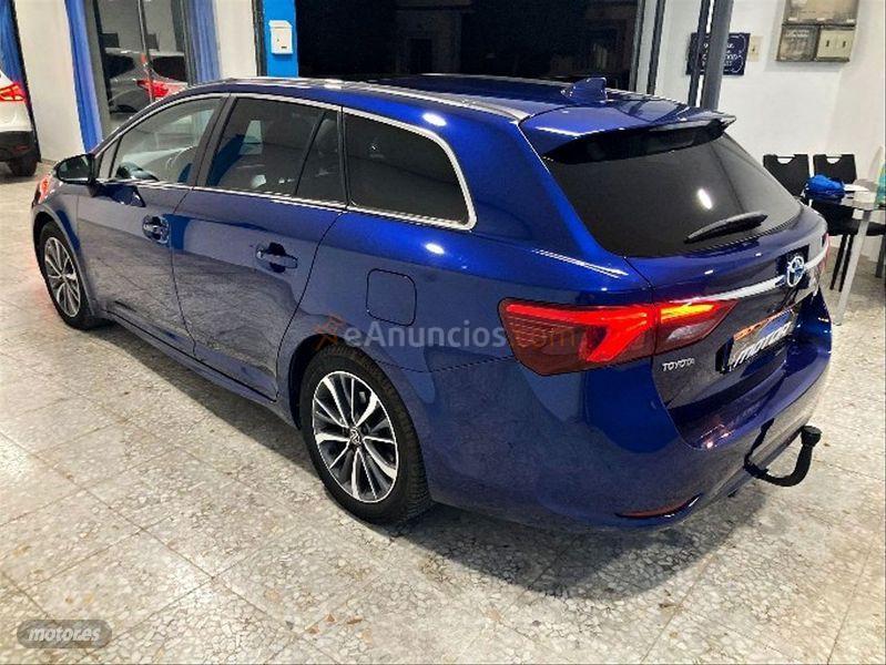 Toyota Avensis 2.0 150D EXECUTIVE TS de 2016 con 149.000 Km por 13.500 EUR. en Murcia