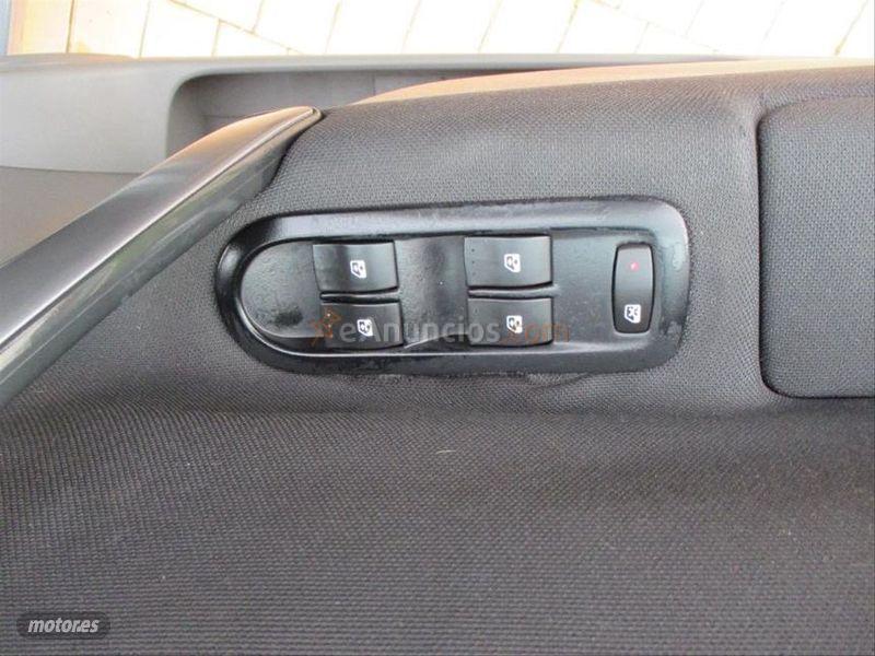 Renault Grand Scenic Luxe Dynamique 1.9dCi EU4 de 2006 con 195.000 Km por 3.750 EUR. en Madrid