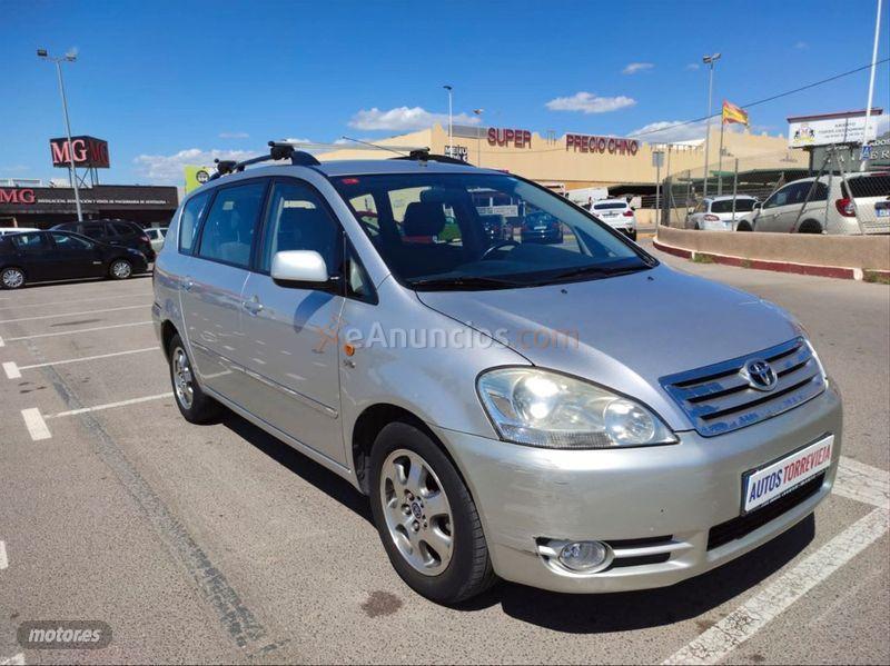 Toyota Avensis 2.0 D4D Luna 7 plazas de 2003 con 202.000 Km por 3.950 EUR. en Alicante