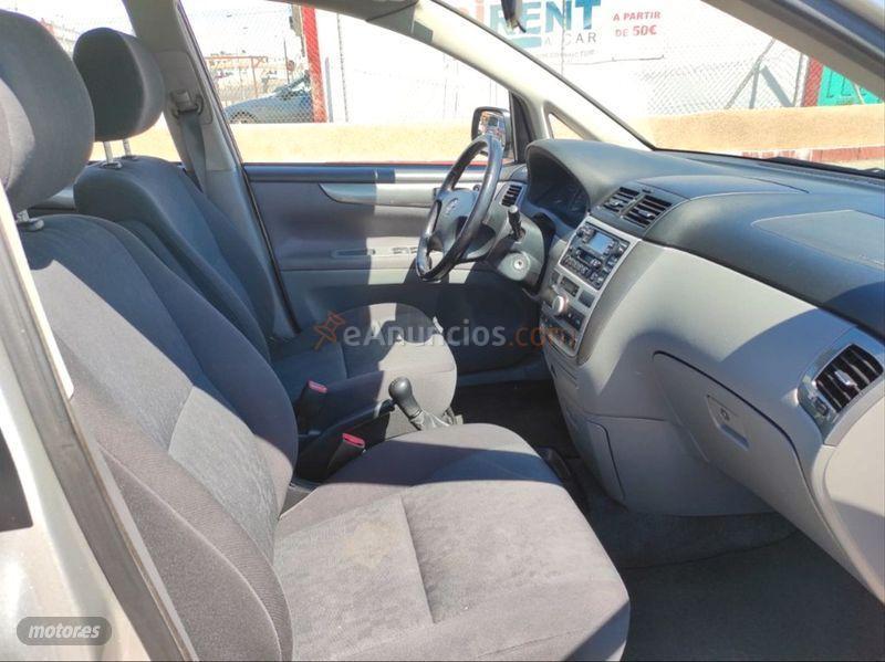 Toyota Avensis 2.0 D4D Luna 7 plazas de 2003 con 202.000 Km por 3.950 EUR. en Alicante