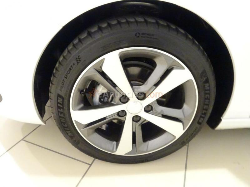 Peugeot 308  5p  1.2 PureTech 96KW Tech Edition