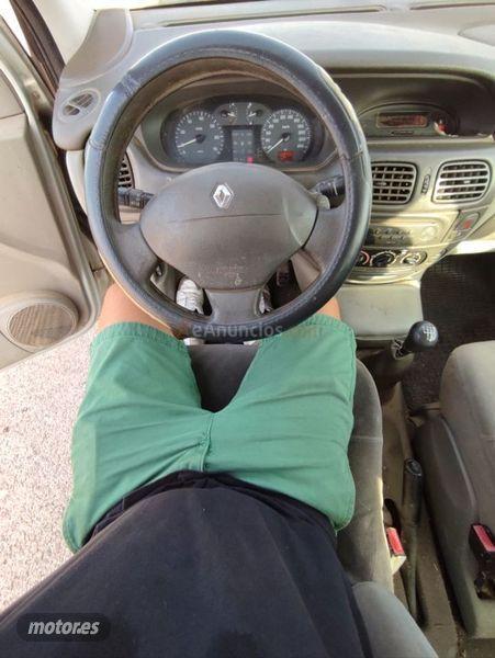 Renault Megane BREAK AUTHENTIQUE 1.9dCi de 2002 con 430.000 Km por 1.500 EUR. en Badajoz