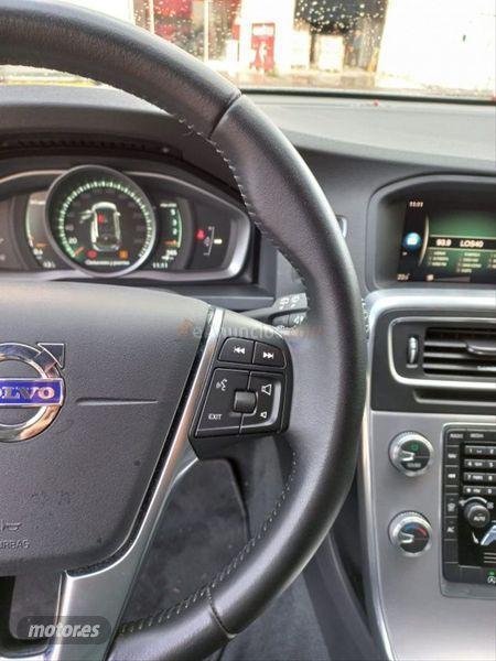 Volvo V 60 2.0 D3 Momentum de 2017 con 76.637 Km por 21.500 EUR. en Barcelona