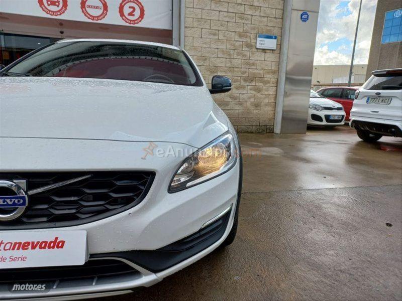 Volvo V 60 2.0 D3 Momentum de 2017 con 76.637 Km por 21.500 EUR. en Barcelona
