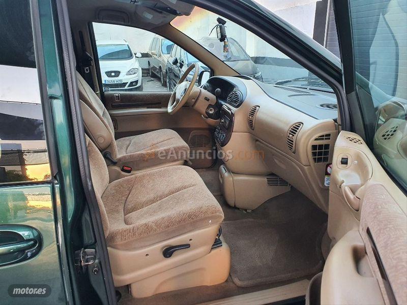 Chrysler Voyager LE 3.8 AWD de 2000 con 104.000 Km por 2.900 EUR. en Valencia