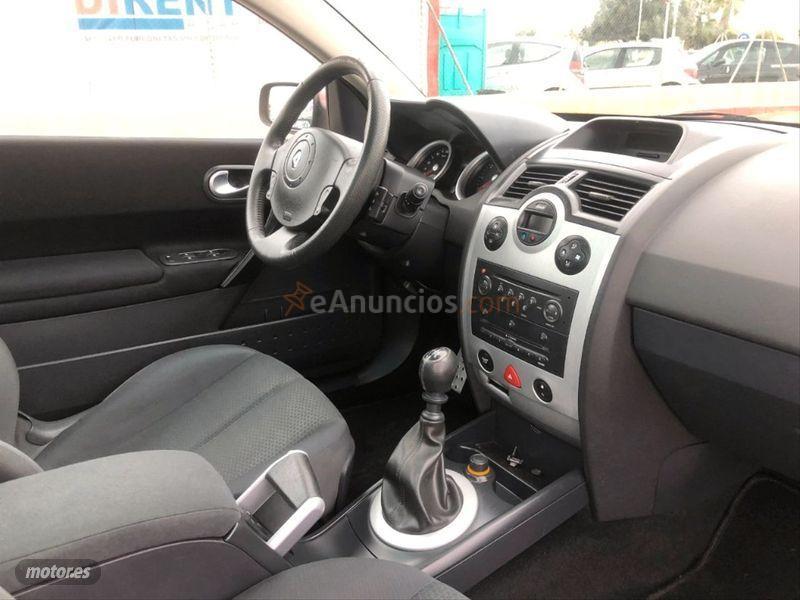 Renault Megane COUPECABR. CONFORT DYNAMIQUE 2.0 16v de 2005 con 119.000 Km por 5.550 EUR. en Alicante