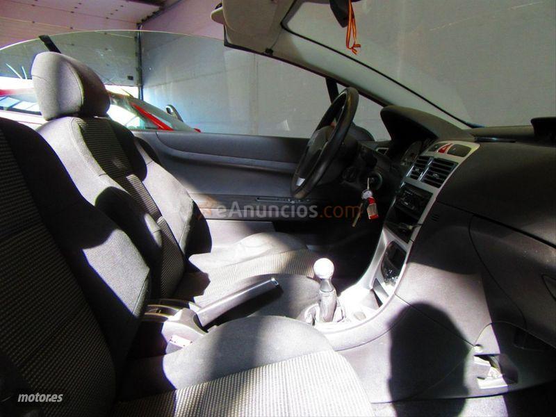 Peugeot 307 CC 2.0 16v de 2004 con 185.269 Km por 1.690 EUR. en Toledo
