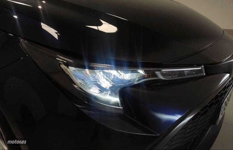 Toyota Corolla 1.8 125H ACTIVE TECH ECVT TOU SPORT de 2021 con 8.800 Km por 20.900 EUR. en Leon