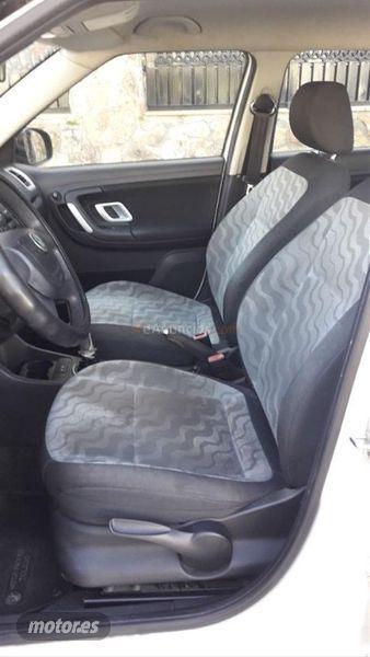 Skoda Fabia Combi 1.2 60cv Urban de 2009 con 260.000 Km por 2.500 EUR. en Madrid