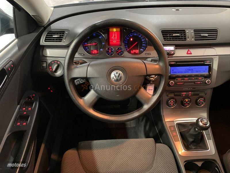 Volkswagen Passat Variant 1.9 TDI 105cv Advance de 2008 con 287.208 Km por 5.600 EUR. en Sevilla
