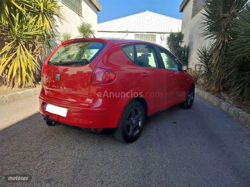 Seat Altea 2.0 TDI 140cv DSG Stylance de 2007 con 228.000 Km por 5.200 EUR. en Sevilla