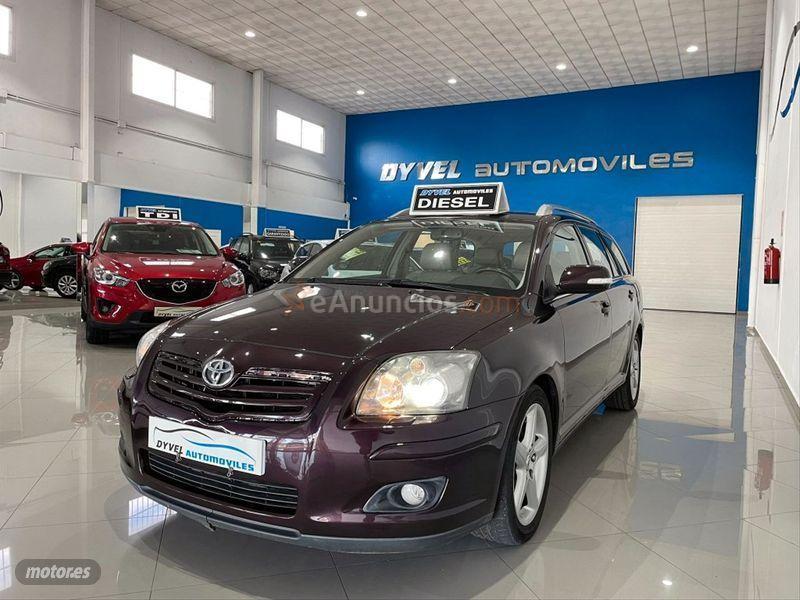 Toyota Avensis 2.2 D4D Executive Wagon de 2007 con 221.000 Km por 5.900 EUR. en Sevilla