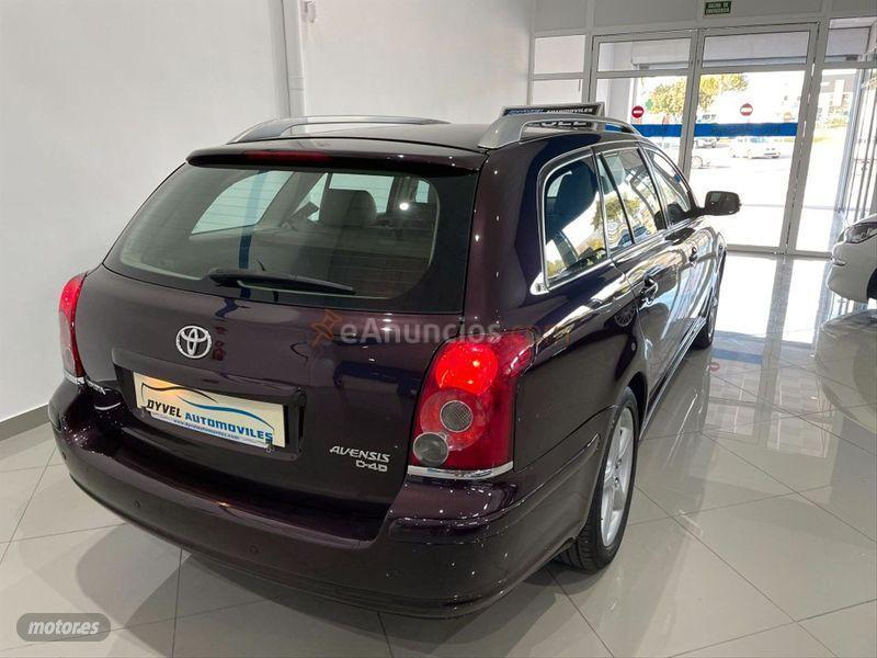 Toyota Avensis 2.2 D4D Executive Wagon de 2007 con 221.000 Km por 5.900 EUR. en Sevilla