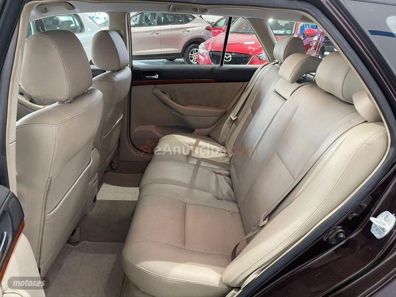 Toyota Avensis 2.2 D4D Executive Wagon de 2007 con 221.000 Km por 5.900 EUR. en Sevilla