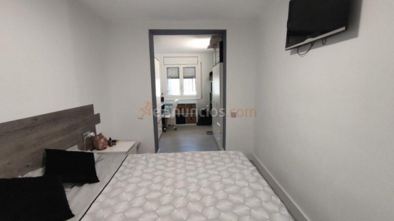 CASA DE DOS HABITACIONES CON GARAJE, JARDIN Y PISCINA COMUNITARIA EN VENTA EN LA URB. EL CALVET.