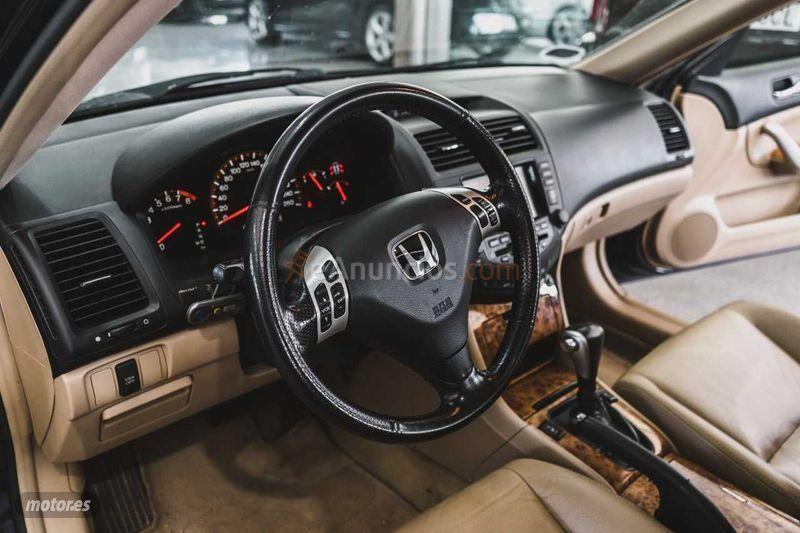Honda Accord TOURER 2.4 Executive Piel Nav Auto de 2004 con 175.000 Km por 4.999 EUR. en Barcelona