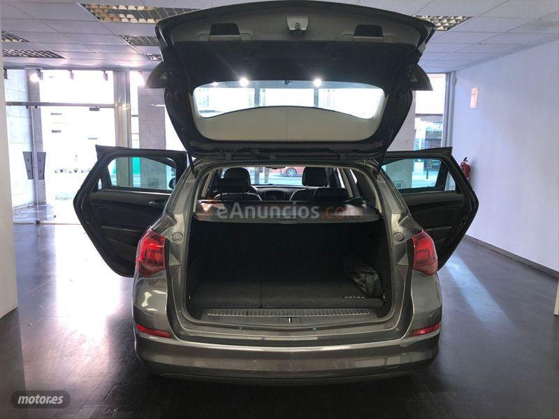 Opel Astra 1.7 CDTi 125 CV Selective ST de 2011 con 240.000 Km por 4.500 EUR. en Barcelona