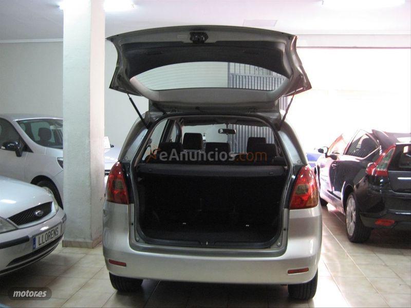 Toyota Corolla Verso 2.0 D4D Linea Sol de 2003 con 190.000 Km por 3.300 EUR. en Castellon