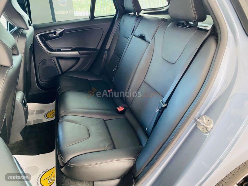 Volvo V 60 2.0 D4 Momentum de 2018 con 41.800 Km por 23.400 EUR. en Madrid