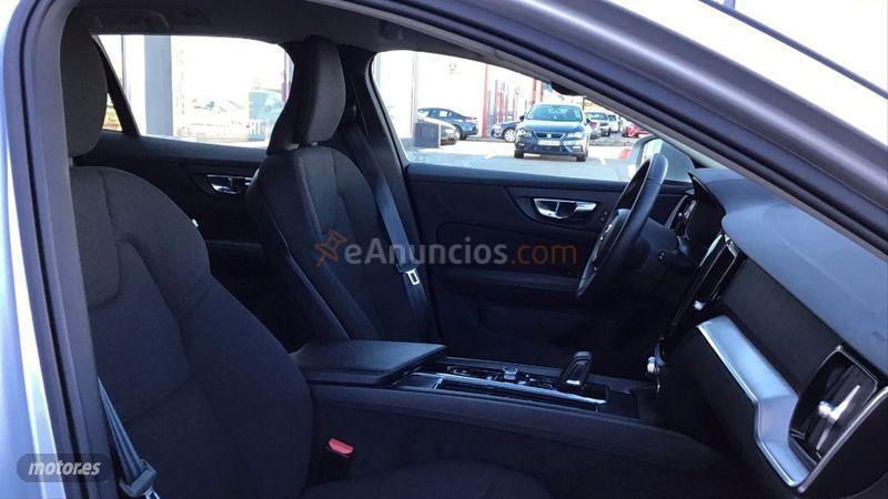 Volvo V 60 2.0 B4 D Momentum Pro Auto de 2021 con 17.500 Km por 36.900 EUR. en Salamanca