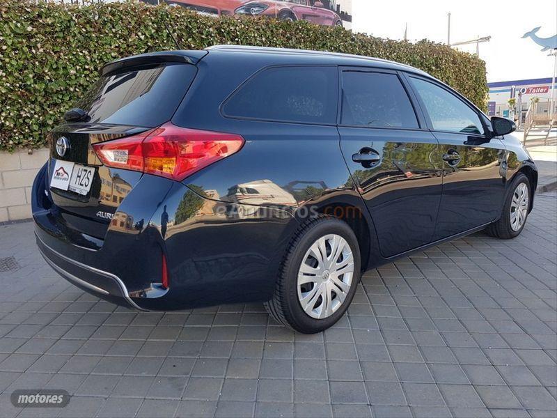 Toyota Auris 120D Active Touring Sports de 2014 con 105.000 Km por 10.950 EUR. en Toledo
