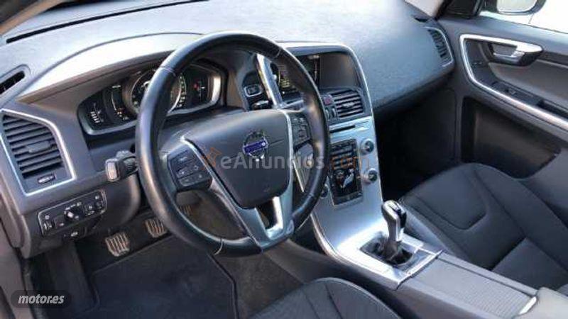 Volvo XC 60 2.0 D3 MOMENTUM 150 5P de 2017 con 99.183 Km por 26.500 EUR. en Cordoba