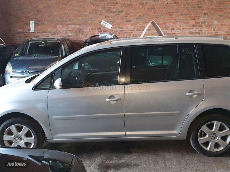 Volkswagen Touran 2.0 TDI TRENDLINE de 2004 con 317.000 Km por 3.900 EUR. en Leon