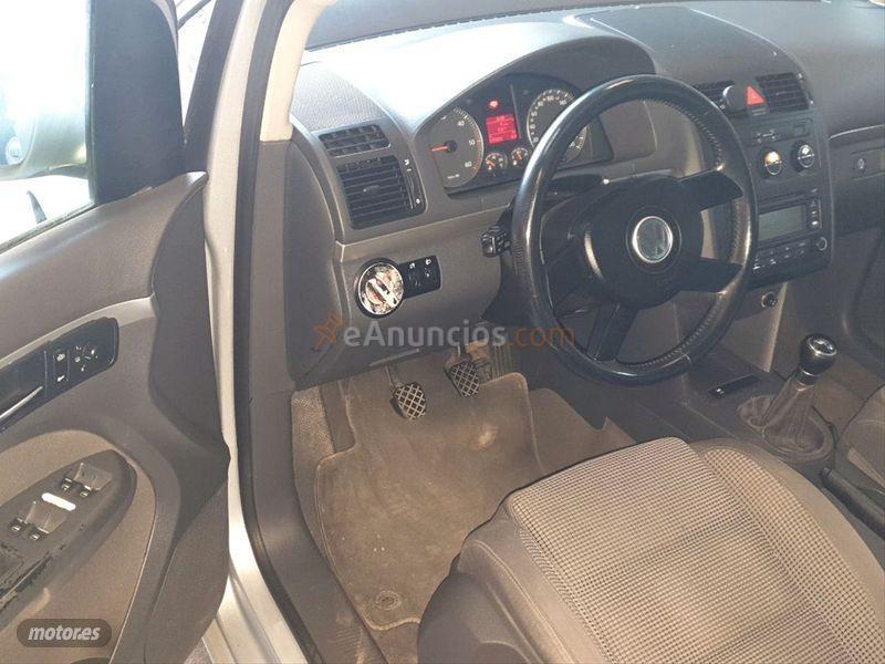 Volkswagen Touran 2.0 TDI TRENDLINE de 2004 con 317.000 Km por 3.900 EUR. en Leon