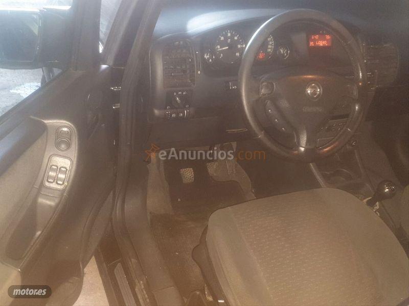 Opel Zafira 2.2 Dti 16v Design Edition de 2004 con 270.000 Km por 2.000 EUR. en Leon