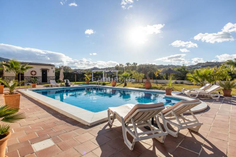 Casa-Chalet en Venta en Alhaurin El Grande Málaga