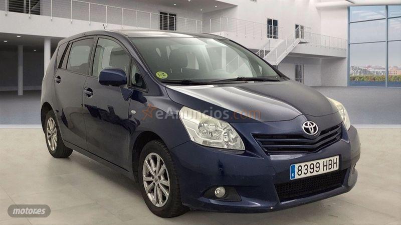 Toyota Verso 2.0 D4D Active 7pl. de 2011 con 240.000 Km por 6.300 EUR. en Madrid