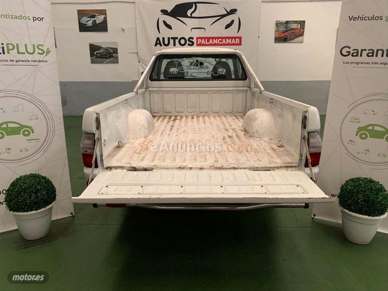 Mitsubishi L 200 Cabina Simple 4X2 GL de 2004 con 289.525 Km por 5.999 EUR. en Sevilla