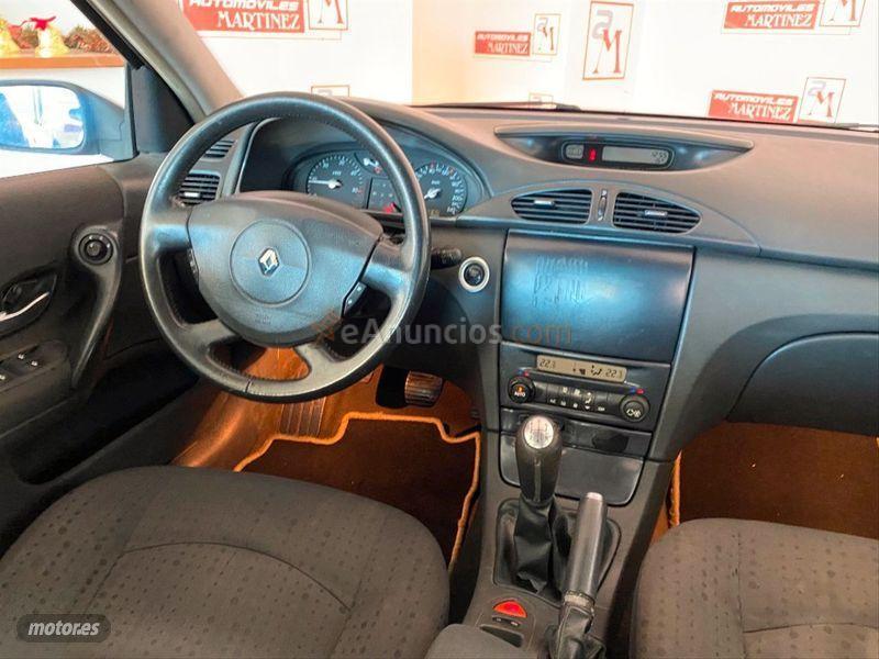Renault Laguna Grand Tour Pack Expr. 1.9dCi 95CV E4 de 2005 con 278.000 Km por 1.500 EUR. en Sevilla