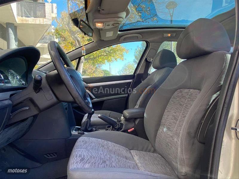 Peugeot 407 SW SR Confort 2.0 de 2005 con 218.000 Km por 4.990 EUR. en Barcelona