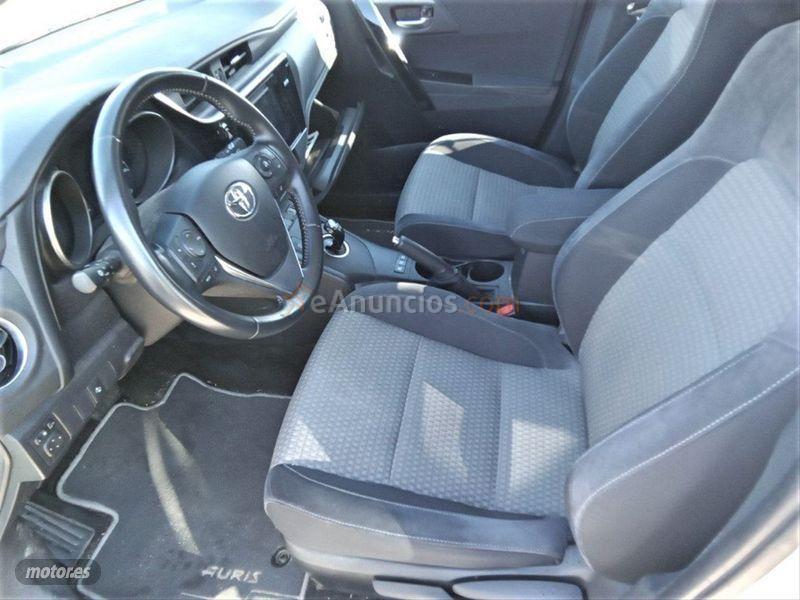 Toyota Auris 1.8 140H Feel Touring Sports de 2018 con 129.000 Km por 15.990 EUR. en Madrid