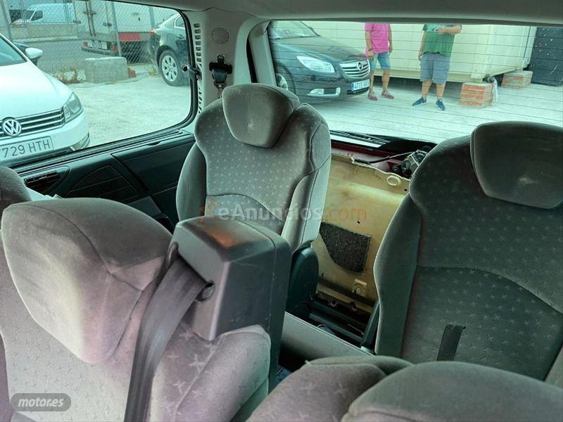 Peugeot 807 ST 2.0 HDI de 2005 con 181.187 Km por 3.499 EUR. en Madrid