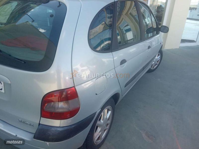 Renault Scenic CONFORT AUTHENTIQUE 1.5DCI80 de 2004 con 223.000 Km por 1.200 EUR. en Jaen