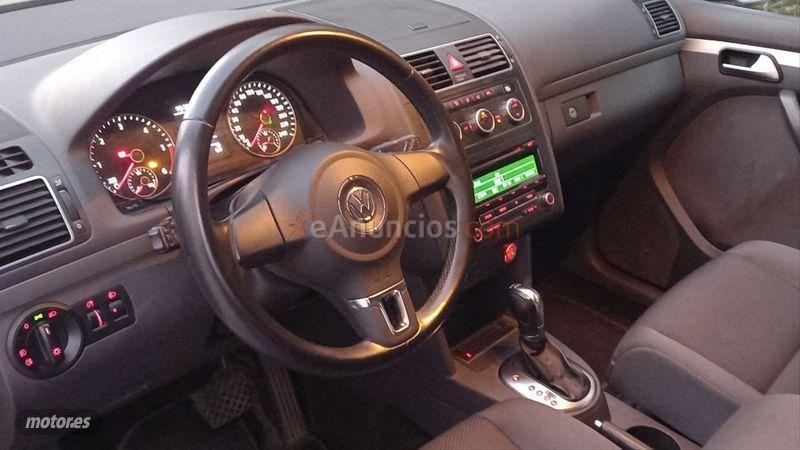 Volkswagen Touran 1.6 TDI 105cv DSG Advance de 2013 con 128.000 Km por 13.500 EUR. en Barcelona